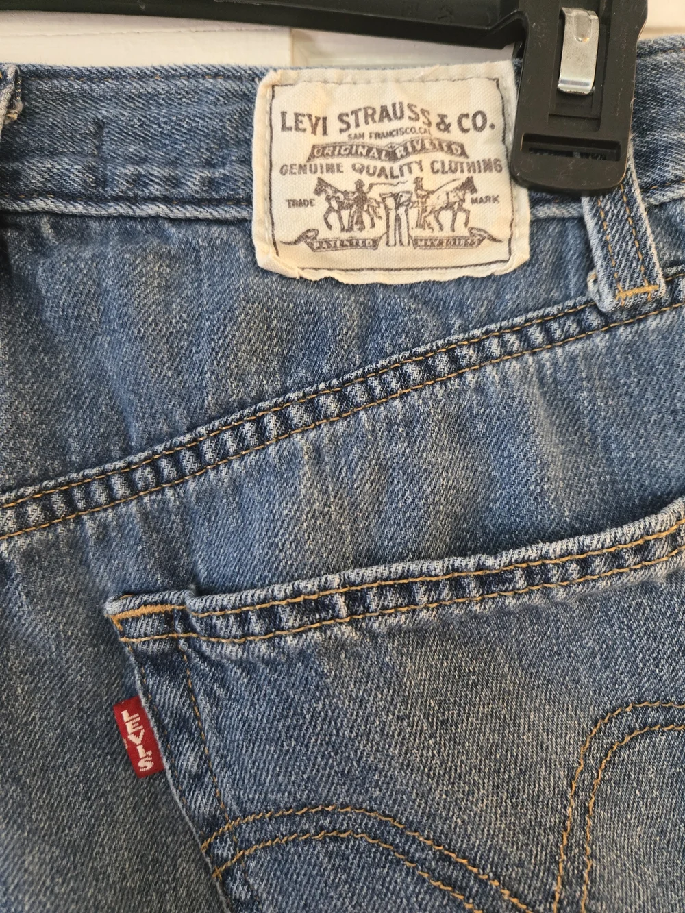 Levi's Women's High Baggy Denim Shorts - Blue Wash - Picture 4 of 4